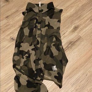 Camouflage sheer sleeveless blouse M